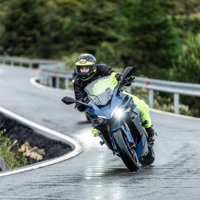 Fotografía de motociclista